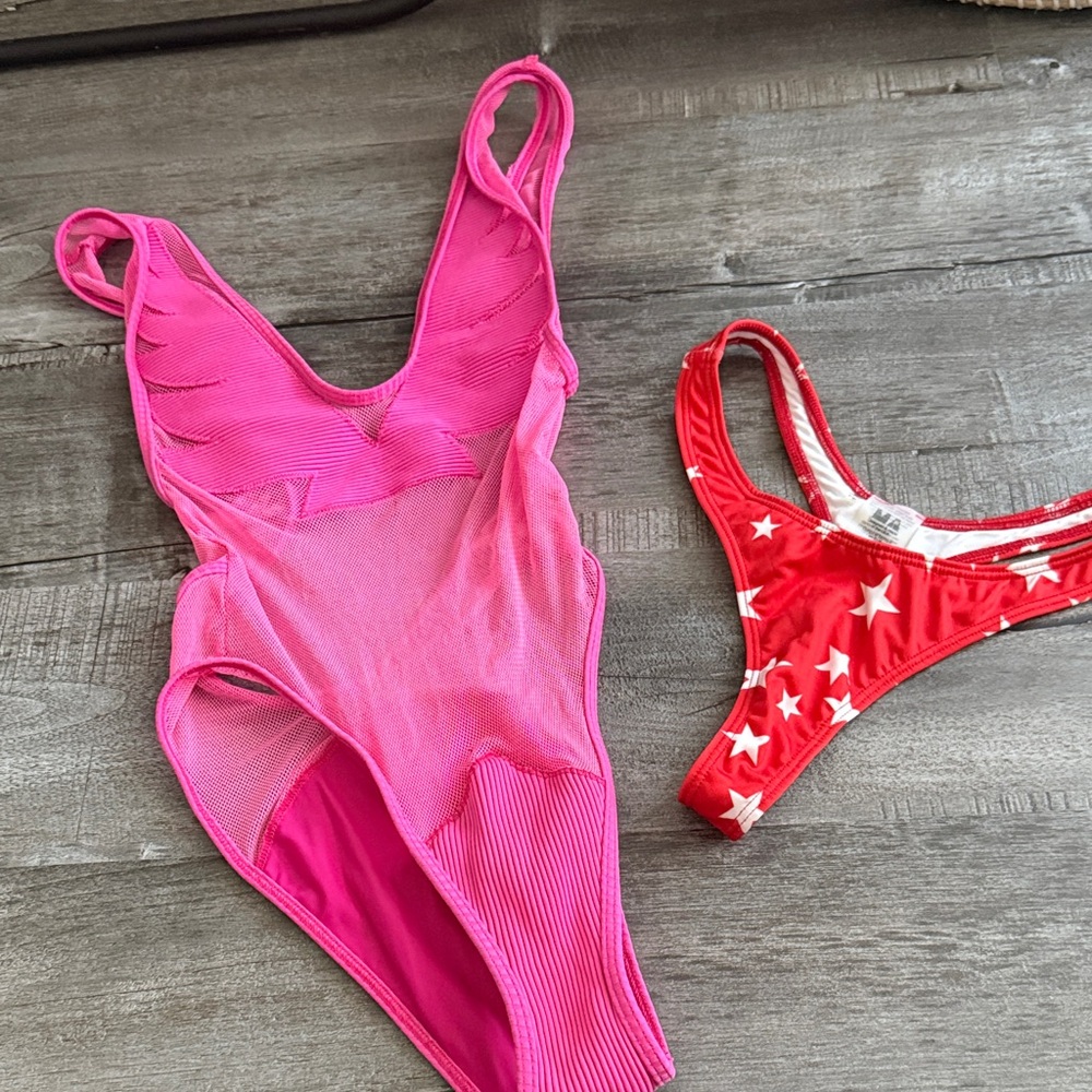 Minimale animale Pink and Red Swimsuit Set